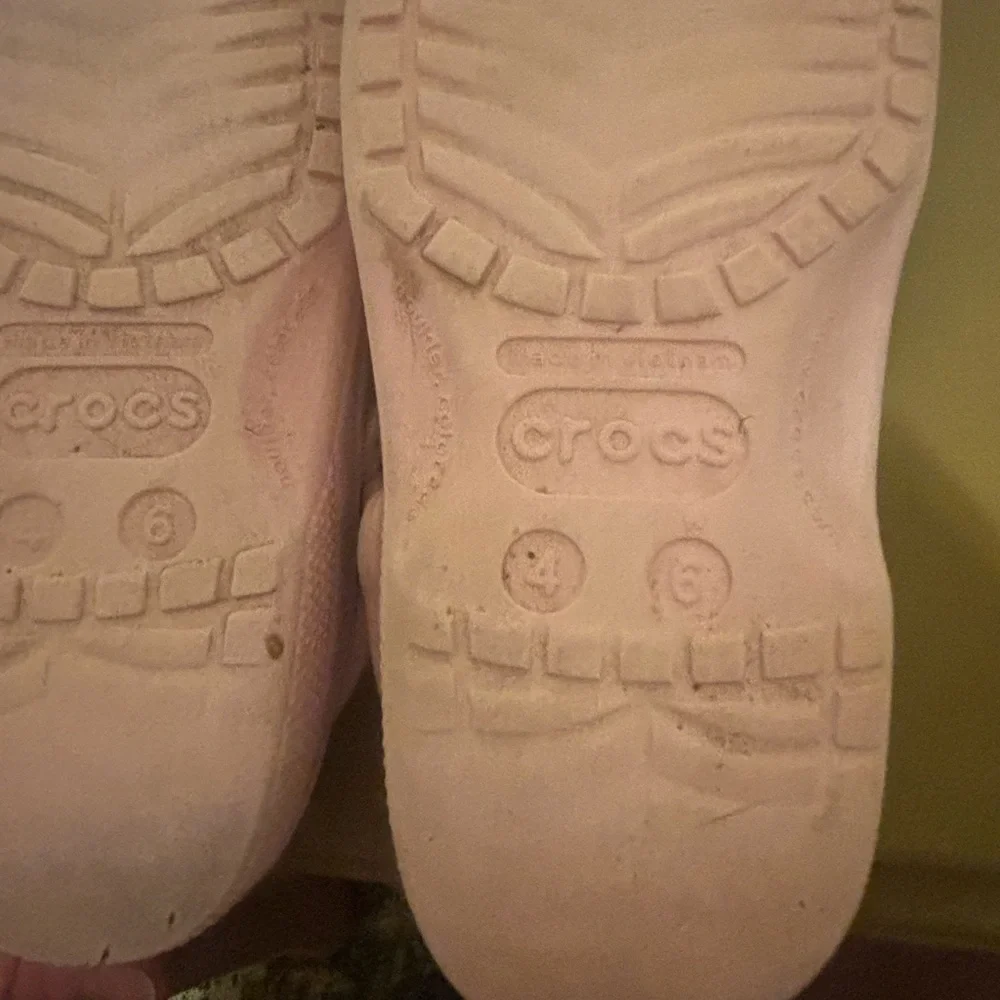 CROCS Light Pink Sandals 4/5